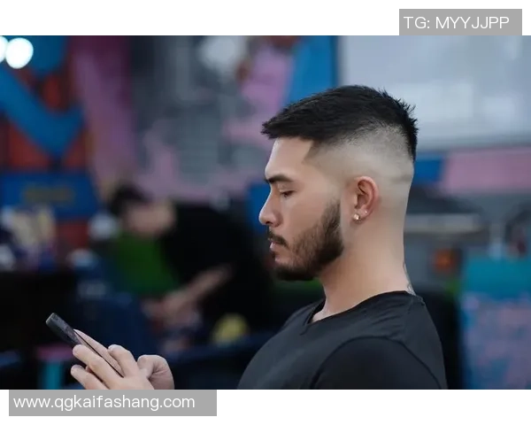 足球明星美式前刺的传奇之路与荣耀时刻解析 足球明星美式前刺的传奇之路与荣耀时刻解析